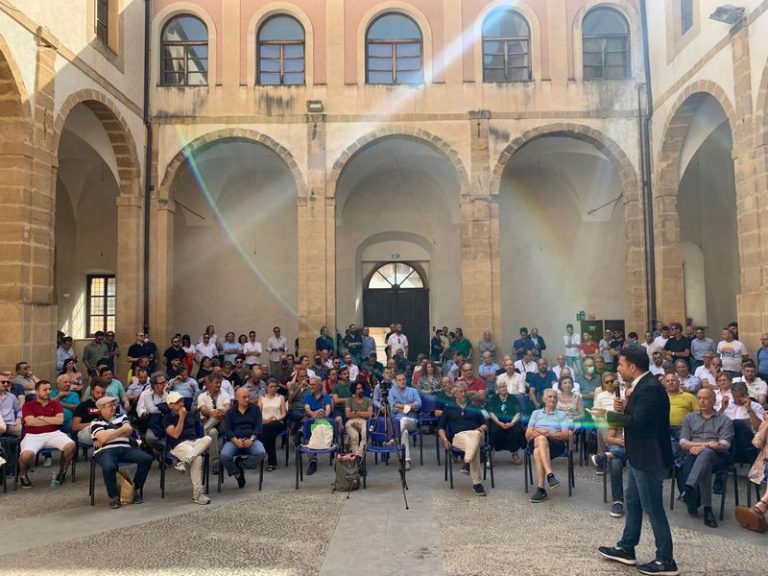 Riunione iscritti M5S a Caltanissetta, approvata mozione in tre punti: nome del candidato per le presidenziali entro il 30 giugno