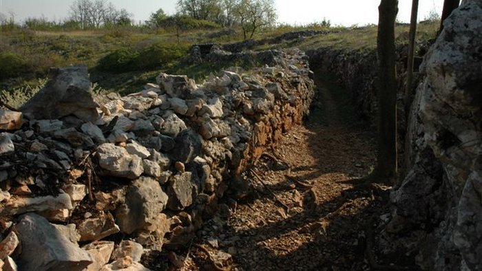 Gli itinerari della Grande Guerra: Trincea di notte “Dolina del XV Bersaglieri”